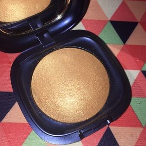 Kiko highlighter in “gold in progress”